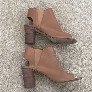 Steve Madden Tan Block Heels - Great for spring ☀️
